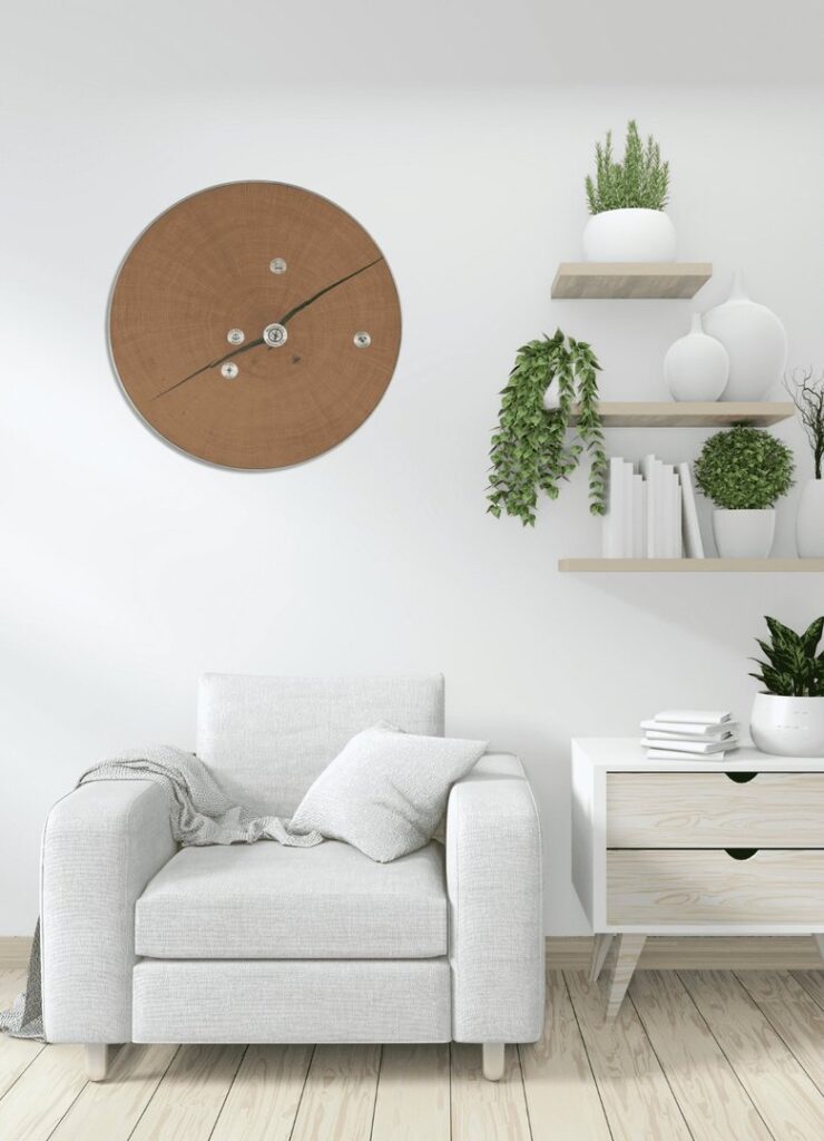 MyLivingTree Standobjekt in Wohnzimmer-Ambiente - Baumscheibe mit gravierten Meilensteinen